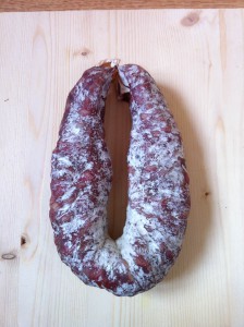 saucisse sèche de campagne roches blanches