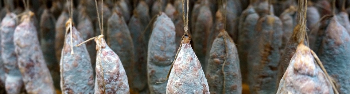 Saucisson sec aux noisettes - Les Chemins de Provence - Panier gourmand