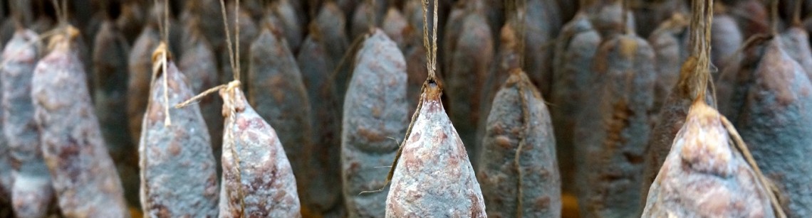 Guillotine à saucisson et saucisse sèche en bois - Tom Press